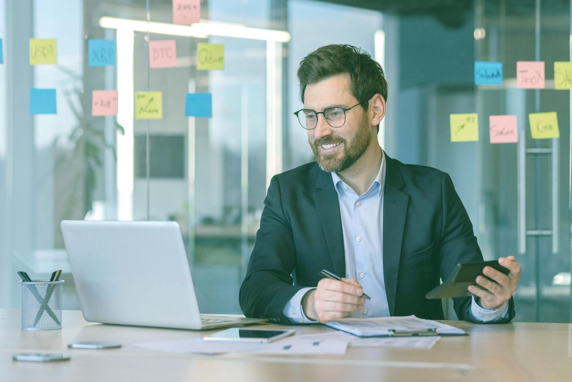 Tableau de bord montrant l'intégration de données financières entre différents systèmes connectés