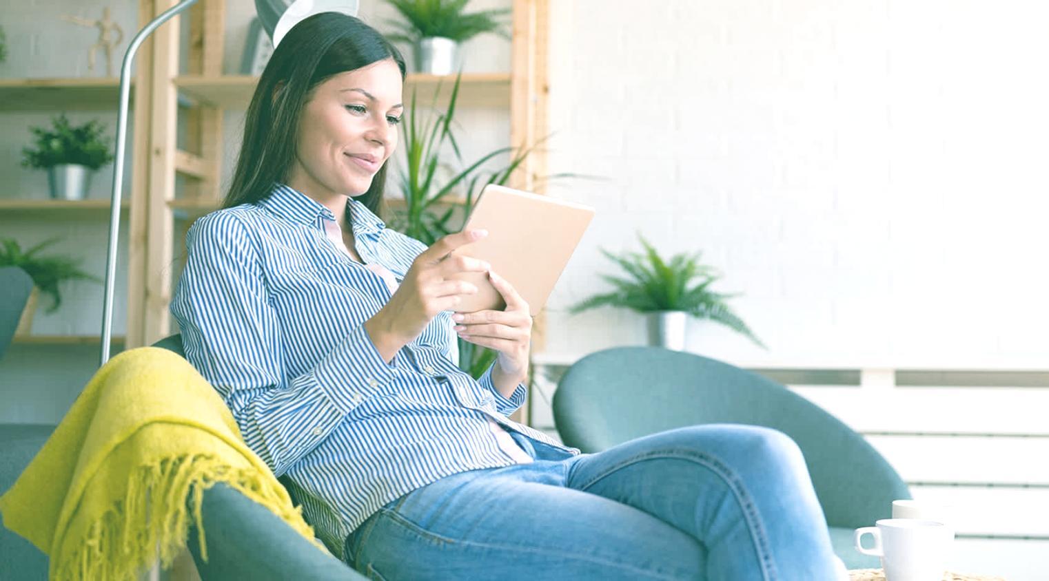 Espace de travail avec tableur financier sur écran